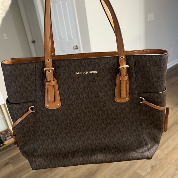 Michael Kors Handbags - Michael Kors Dark Brown Signature Tote